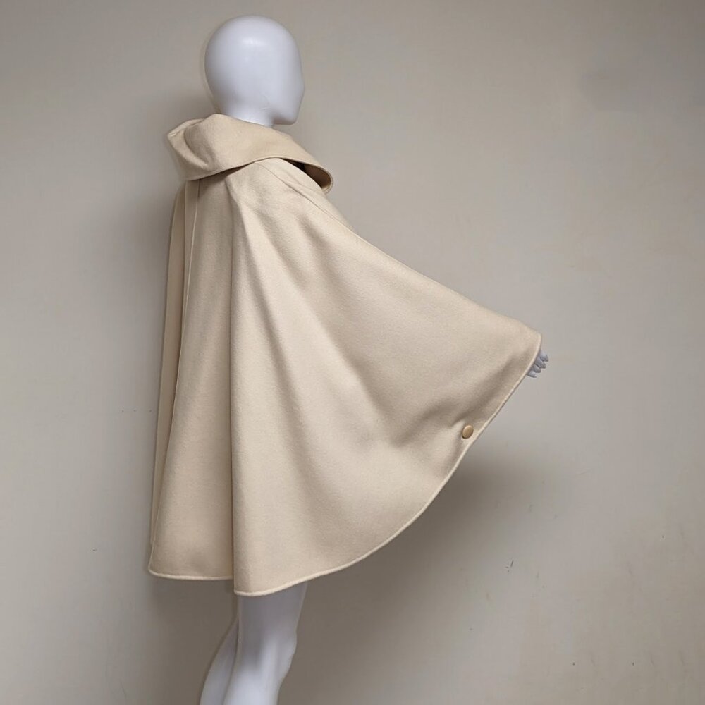 ST. JOHN Cream Double-Breasted Cape/Coat in Soft Angora/Wool blend - Picture 5 of 8